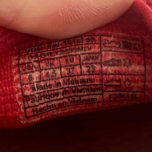 UGG Sammy Slip-On  6 - Picture 9 of 9